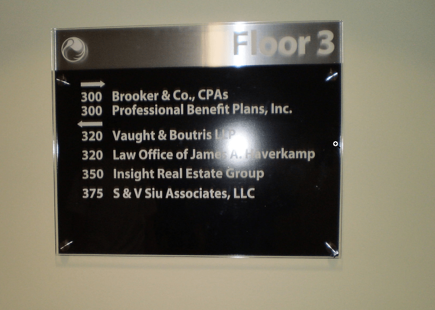 A picture showcasing proper signage on a specific floor of office building.