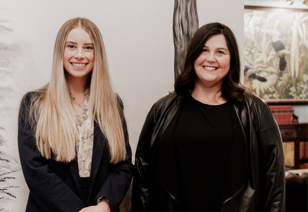 two-female-marketing-professionals-media-captain-restaurant-agency